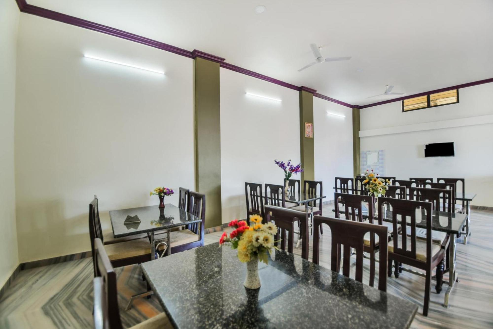 Hotel O Kalika Resort Lakāwās Dış mekan fotoğraf